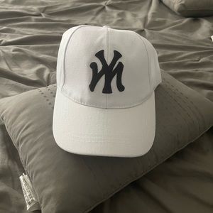 White hat for women or men brand new